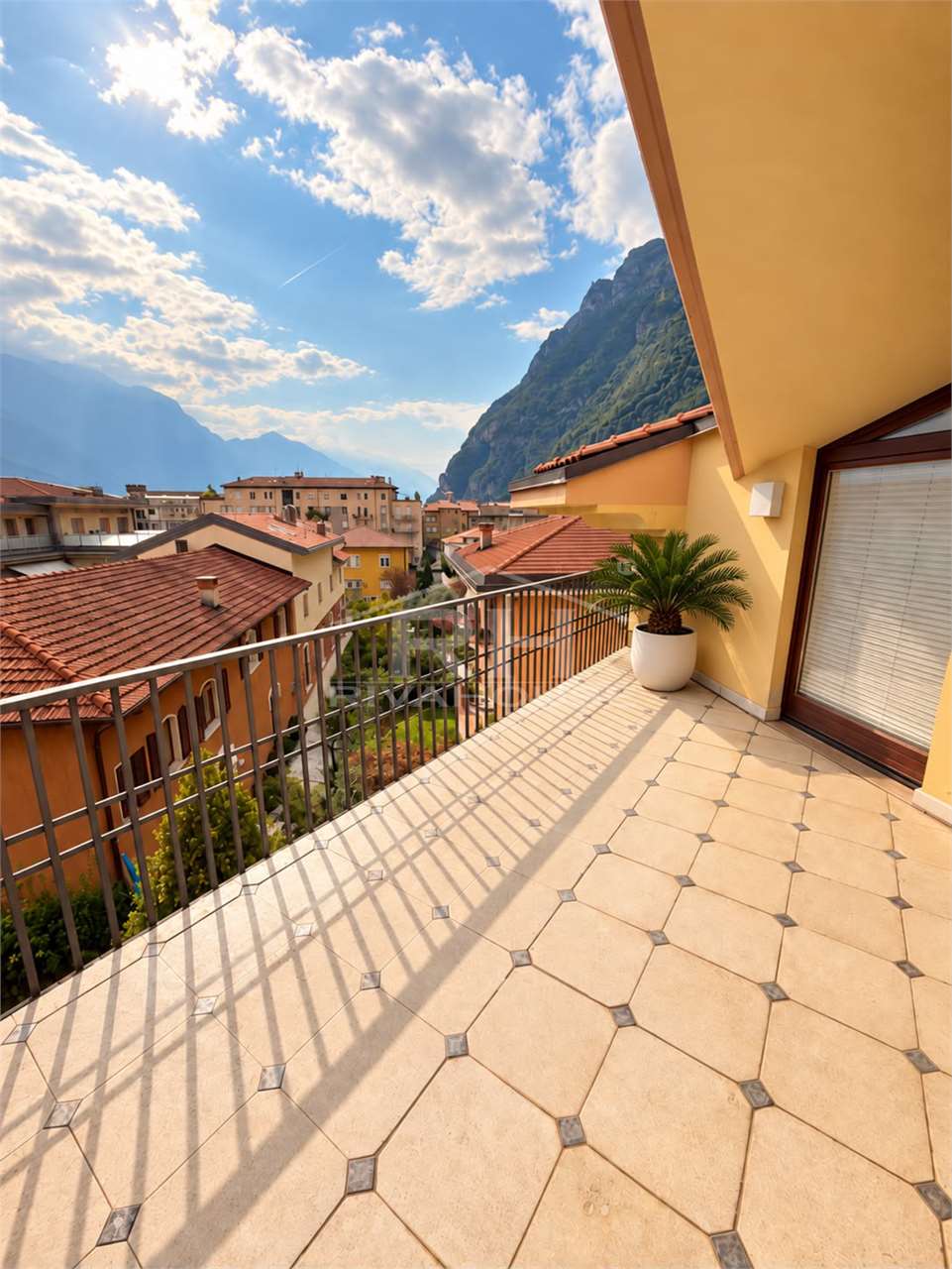 REF. 22 – PENTHOUSE FOR SALE WITH TERRACE IN RIVA DEL GARDA, GILMOZZI-EXEMPT