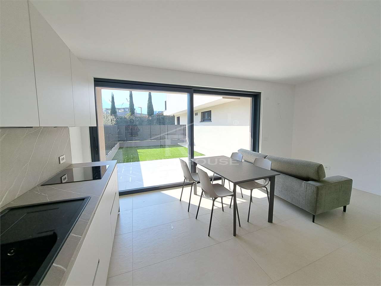 ONE-BEDROOM APARTMENT WITH GARDEN