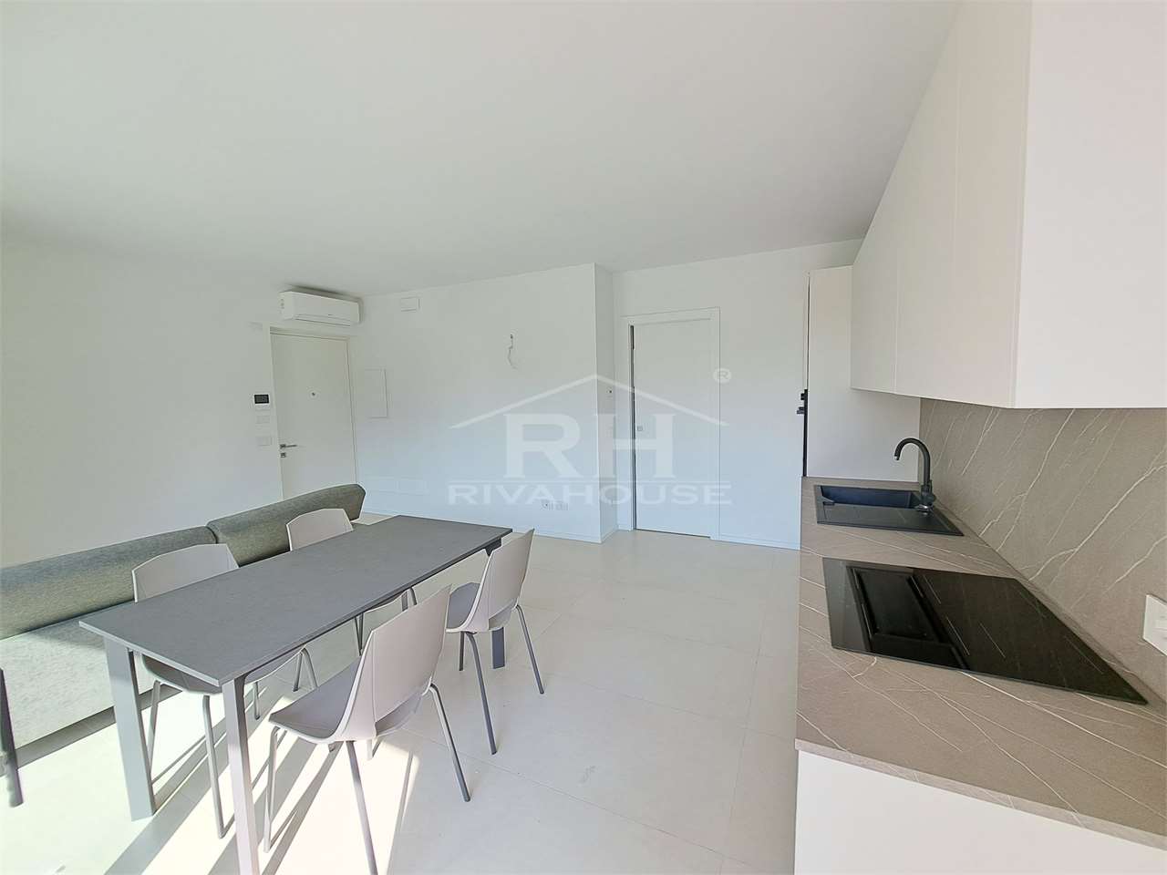 ONE-BEDROOM APARTMENT WITH GARDEN
