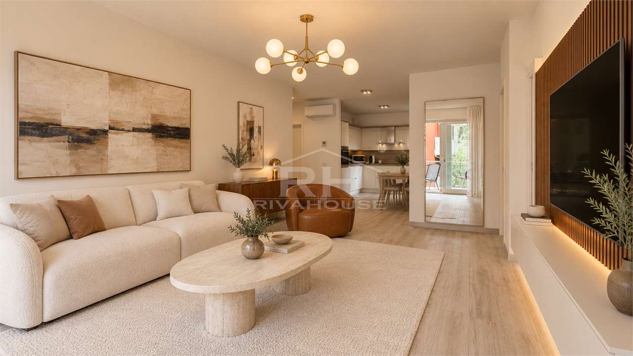 REF. 11 - LARGE THREE-ROOM APARTMENT FOR SALE IN RIVA CENTRO, WITH GARAGE AND TERRACES