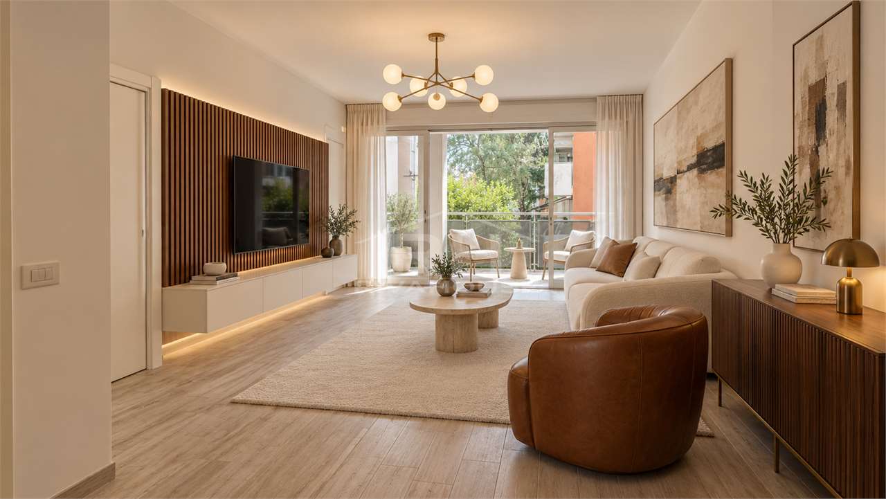 REF. 11 - LARGE THREE-ROOM APARTMENT FOR SALE IN RIVA CENTRO, WITH GARAGE AND TERRACES