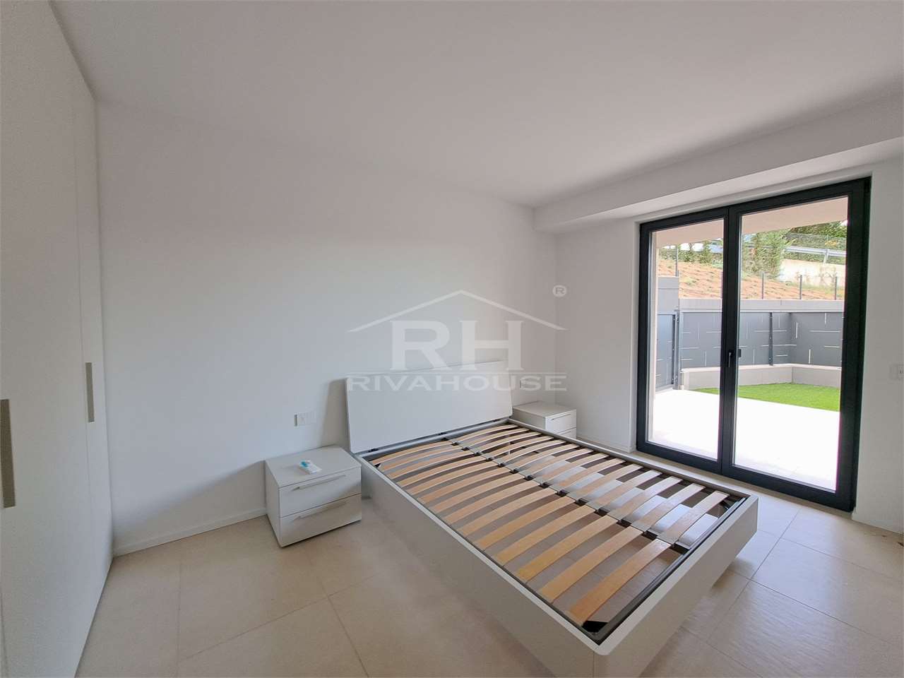 ONE-BEDROOM APARTMENT WITH GARDEN