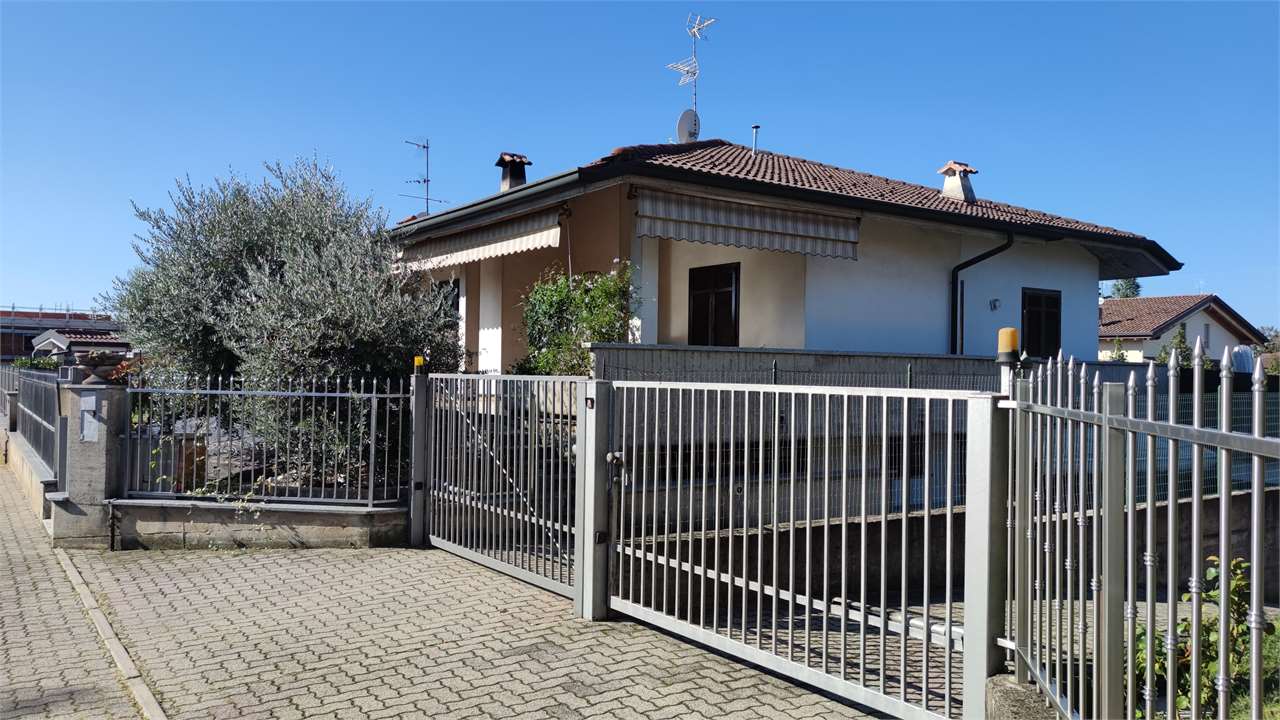 Vendita Villa unifamiliare Casa/Villa Fenegrò Via Como  38 486035