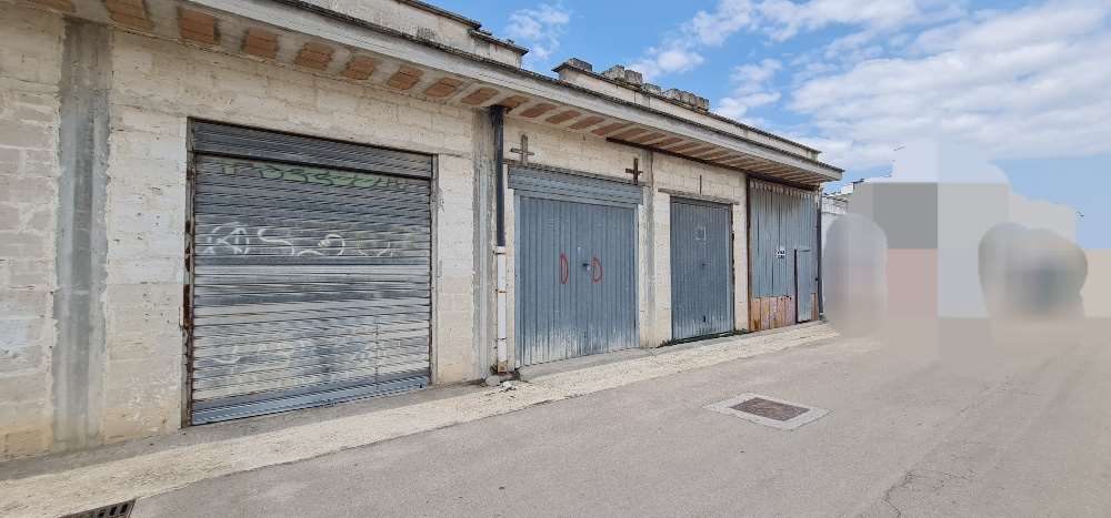 Garage/Box/Posto auto in vendita a San Donaci (BR)