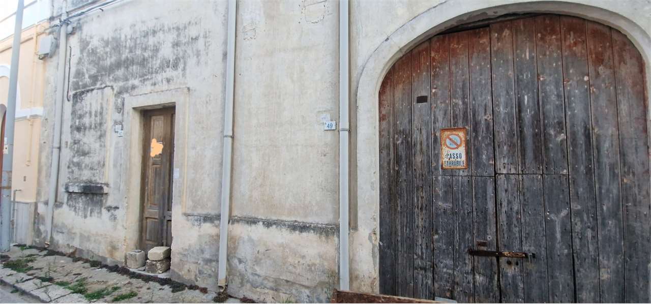 San Donaci Vendita Magazzino