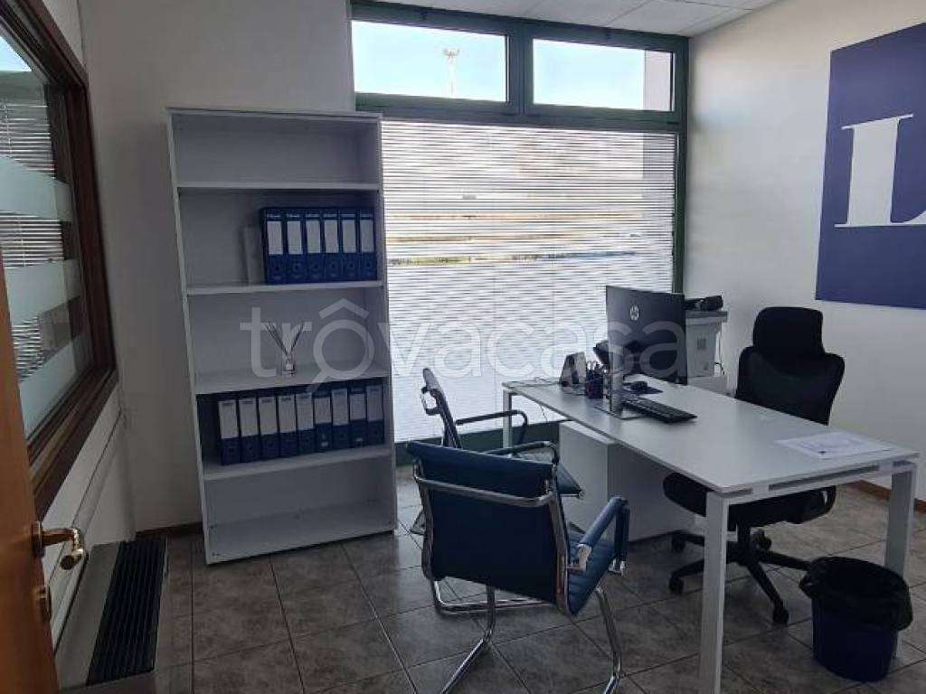 Ufficio in affitto a Gavassa, Reggio Nell'emilia (RE)