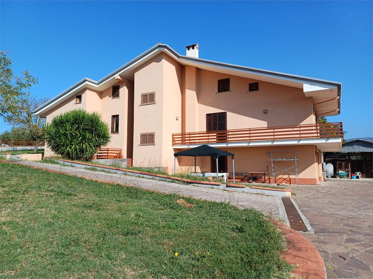 Villa in Vendita a Frosinone