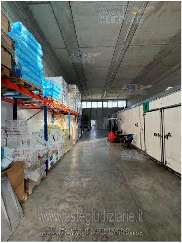 Magazzino in Vendita