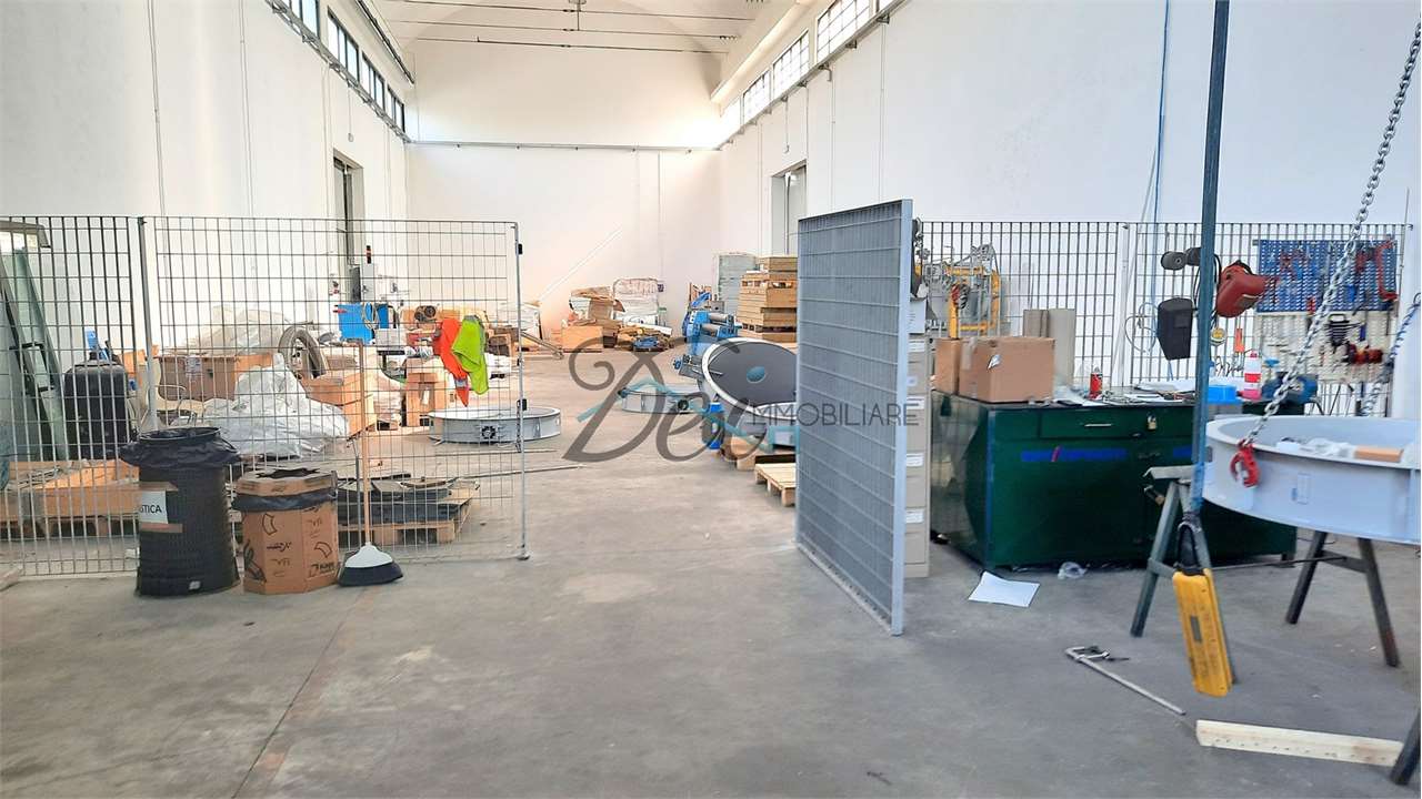AFFITTI Locali commerciali a Lucca – foto 1