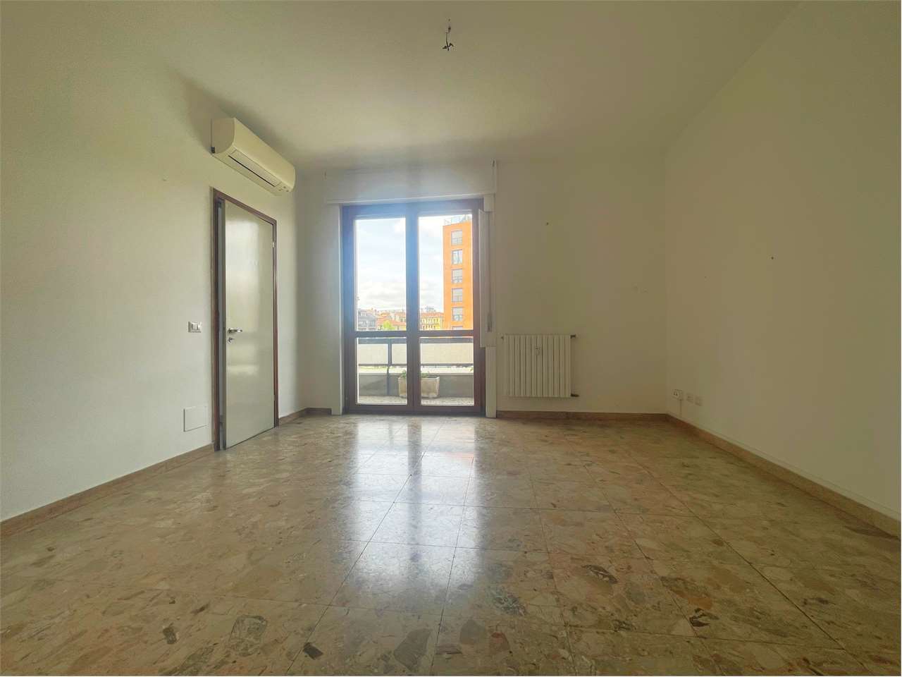 Affitto Bilocale Appartamento Milano Via Cola Montano 40 487607