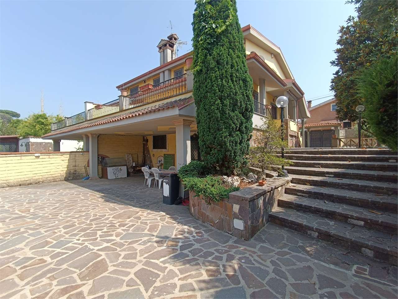 Roma Vendita Villa Bifamiliare