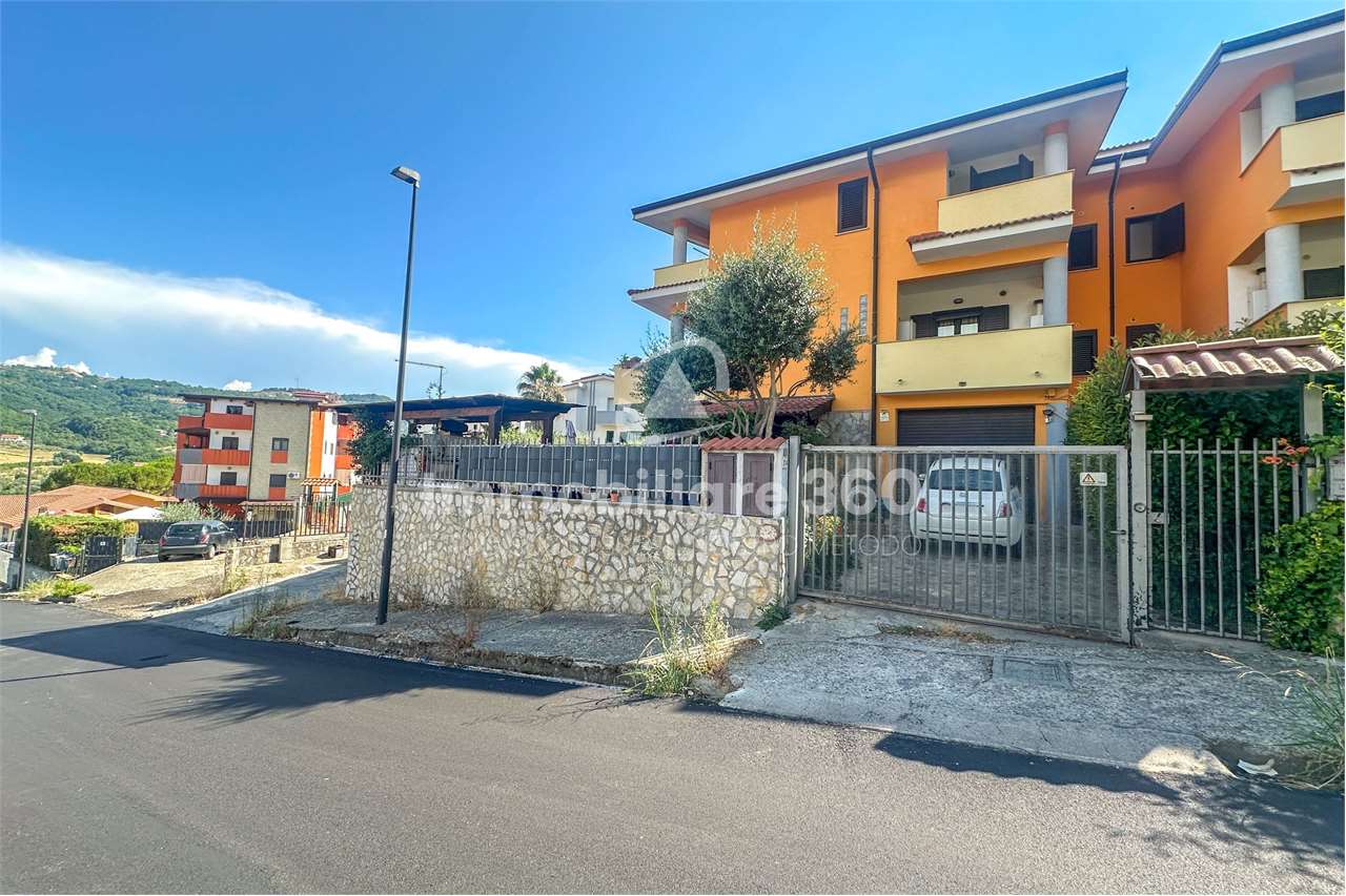 VENDITE Ville singole o a schiera a Mendicino – foto 1