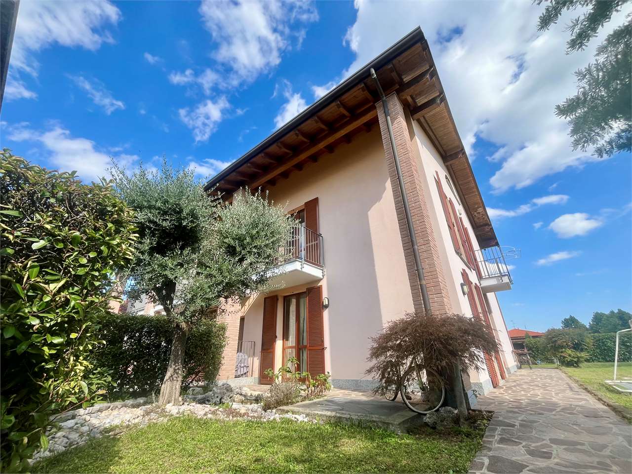 Villa in vendita a Casatenovo (LC)