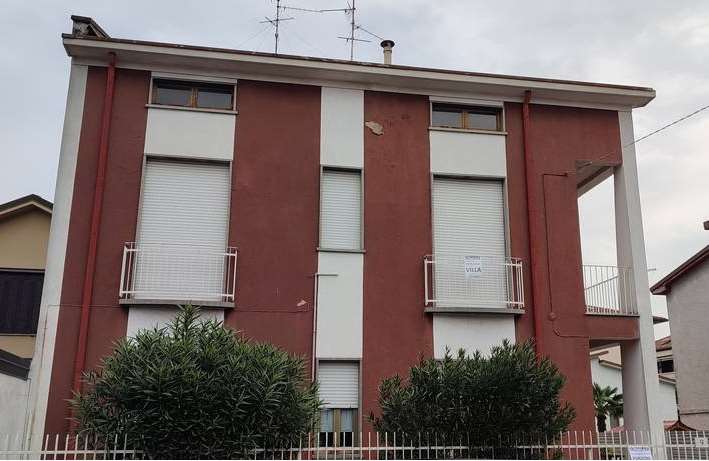 Fotografia Villa bifamiliare piccola 1