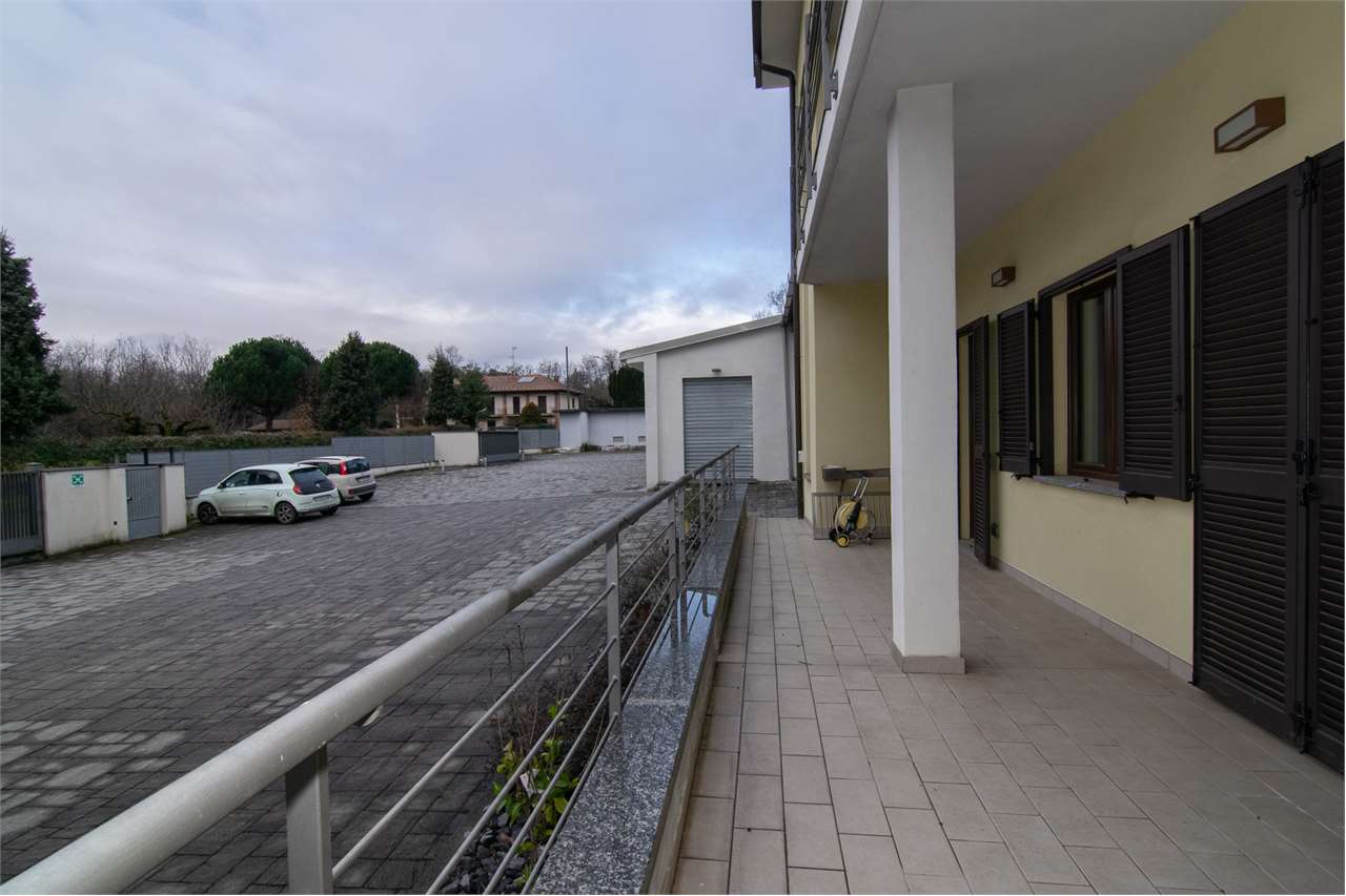 Fenegrò Affitto Posto Auto