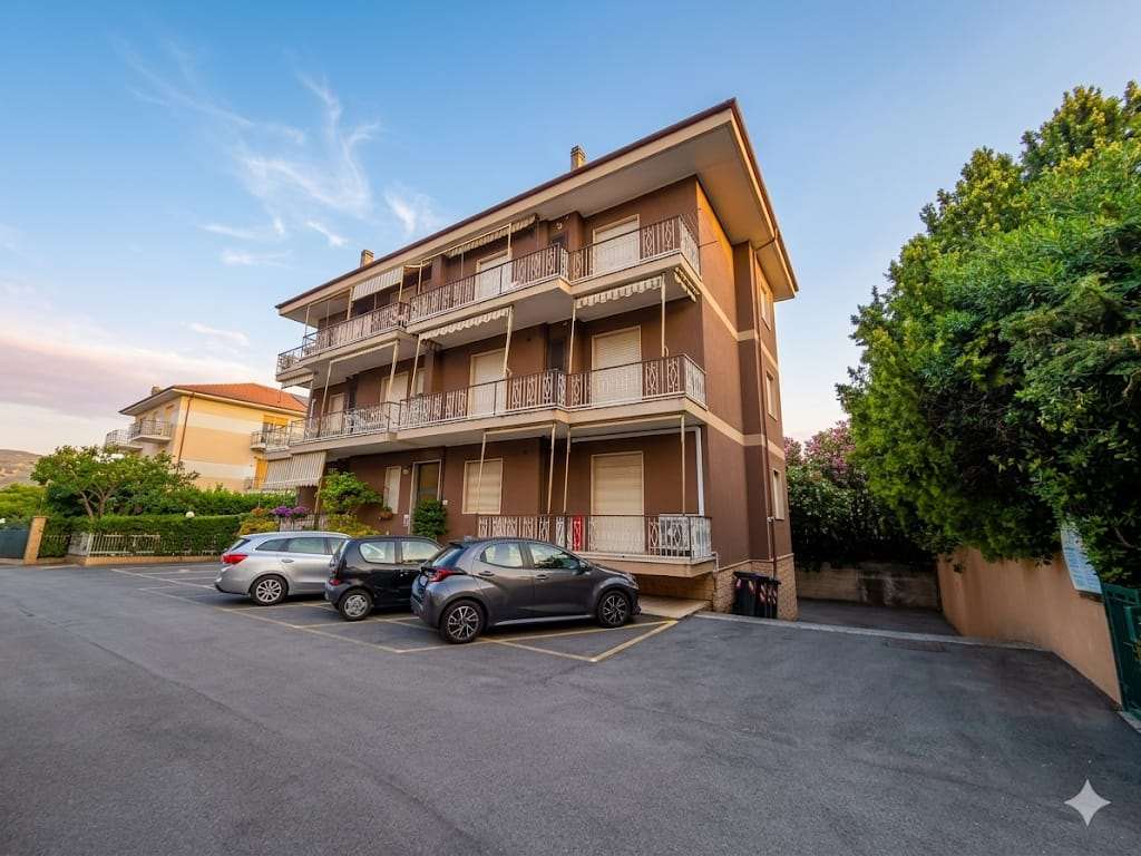 Diano Marina Vendita Garage