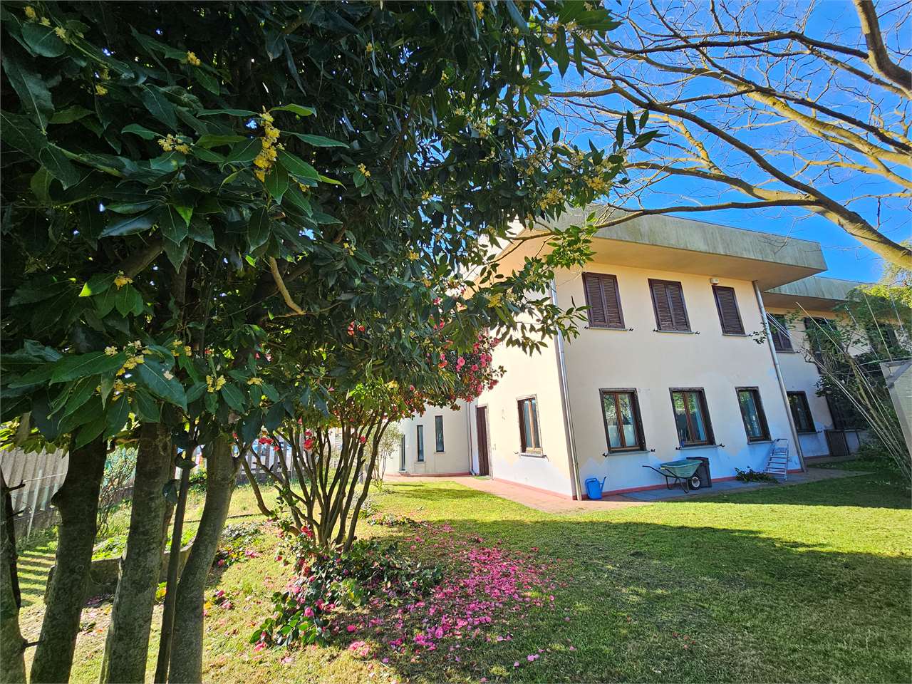 VENDITE Ville singole o a schiera a Sesto Calende – foto 1