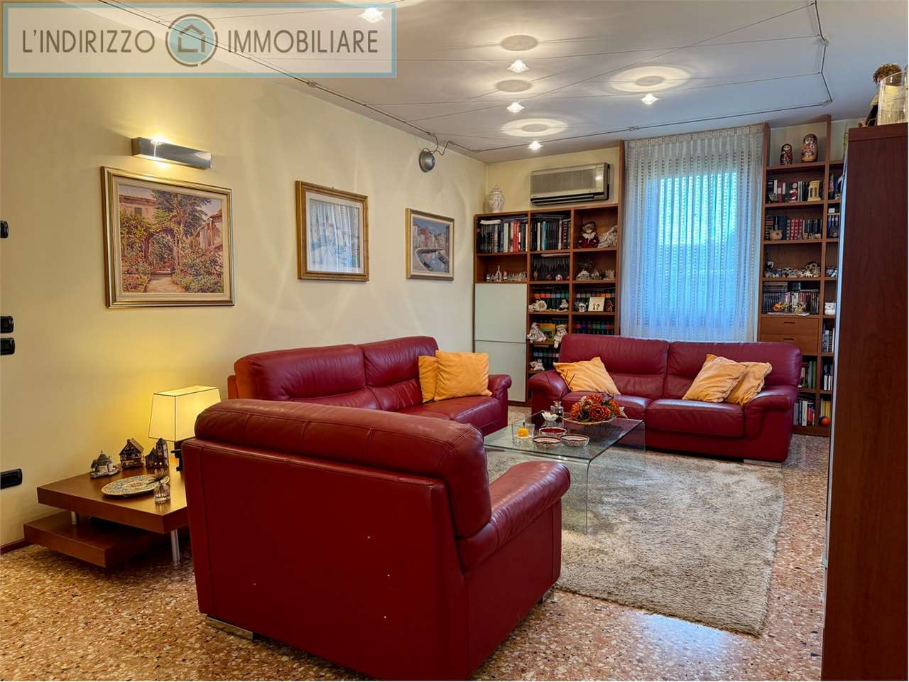 Fotografia Villa bifamiliare piccola 2