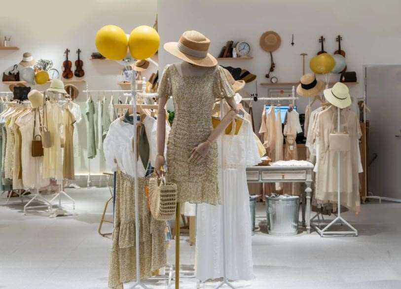 Bolzano/Bozen Cessione Abbigliamento
