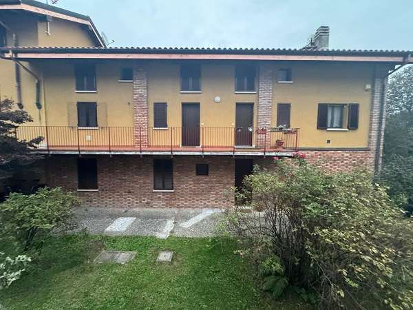 Appartamento in vendita a Faloppio (CO)