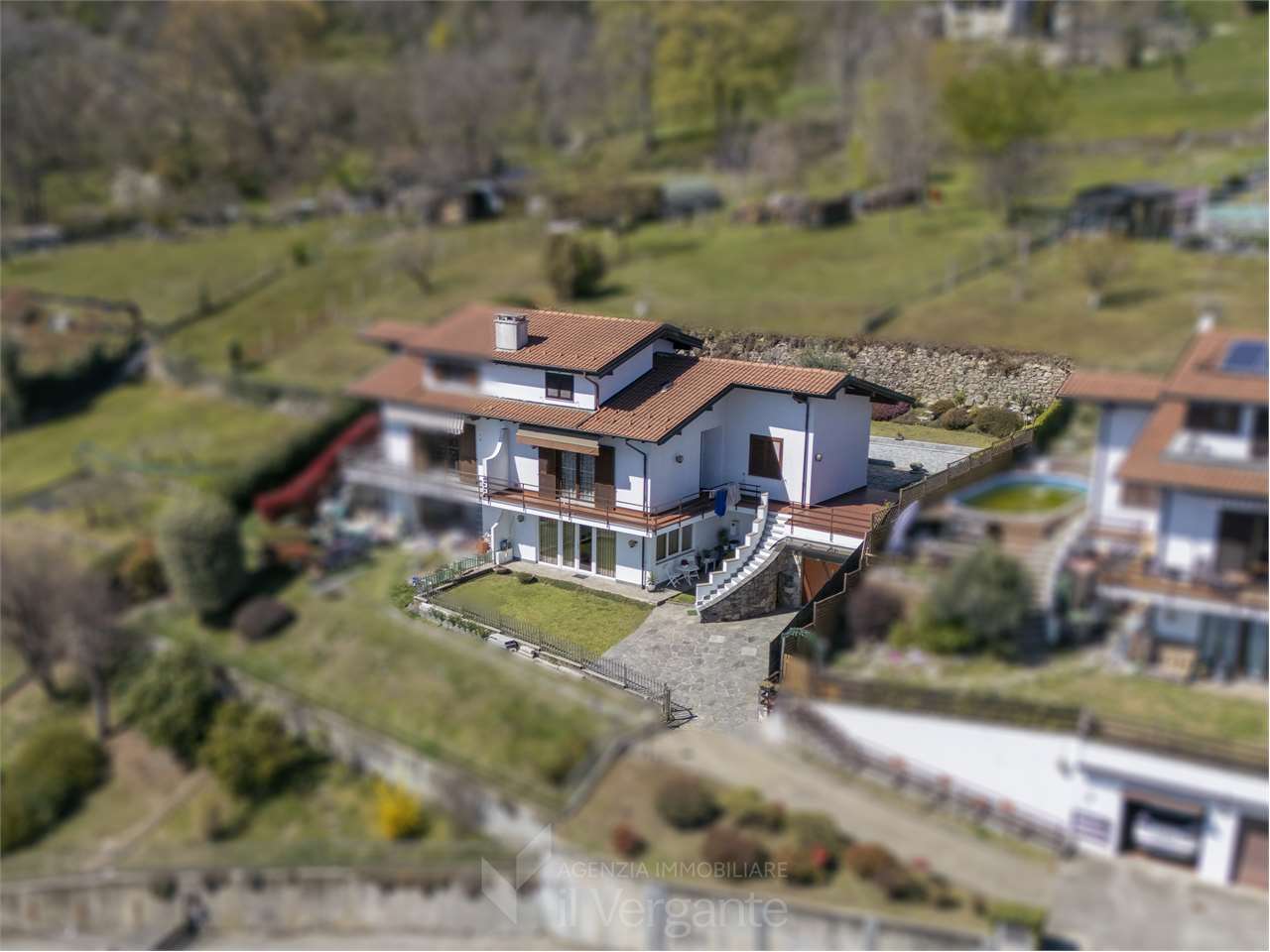 Villa vista lago con terrazzi