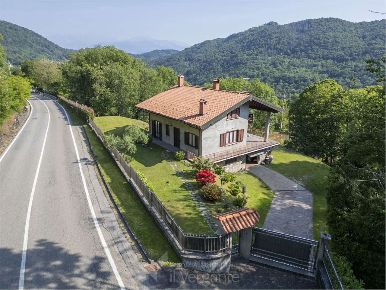 Villa con ampio terreno