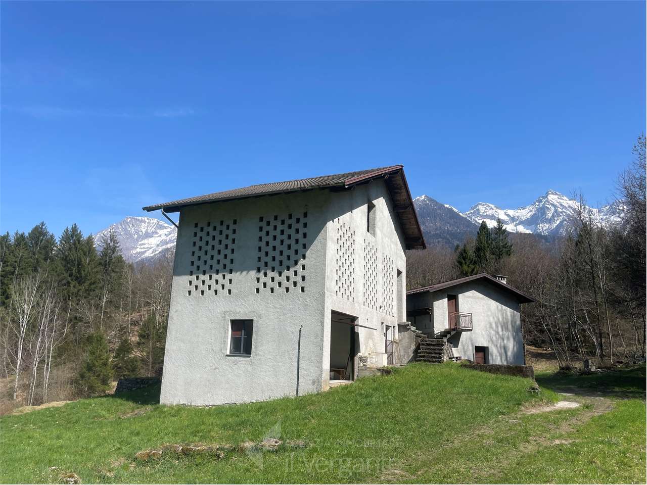 fabbricati con terreno pianeggiante