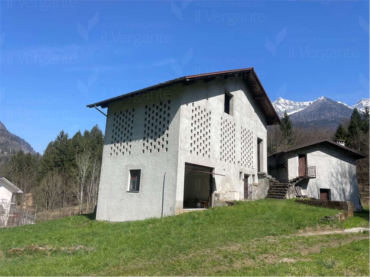 fabbricati con terreno pianeggiante