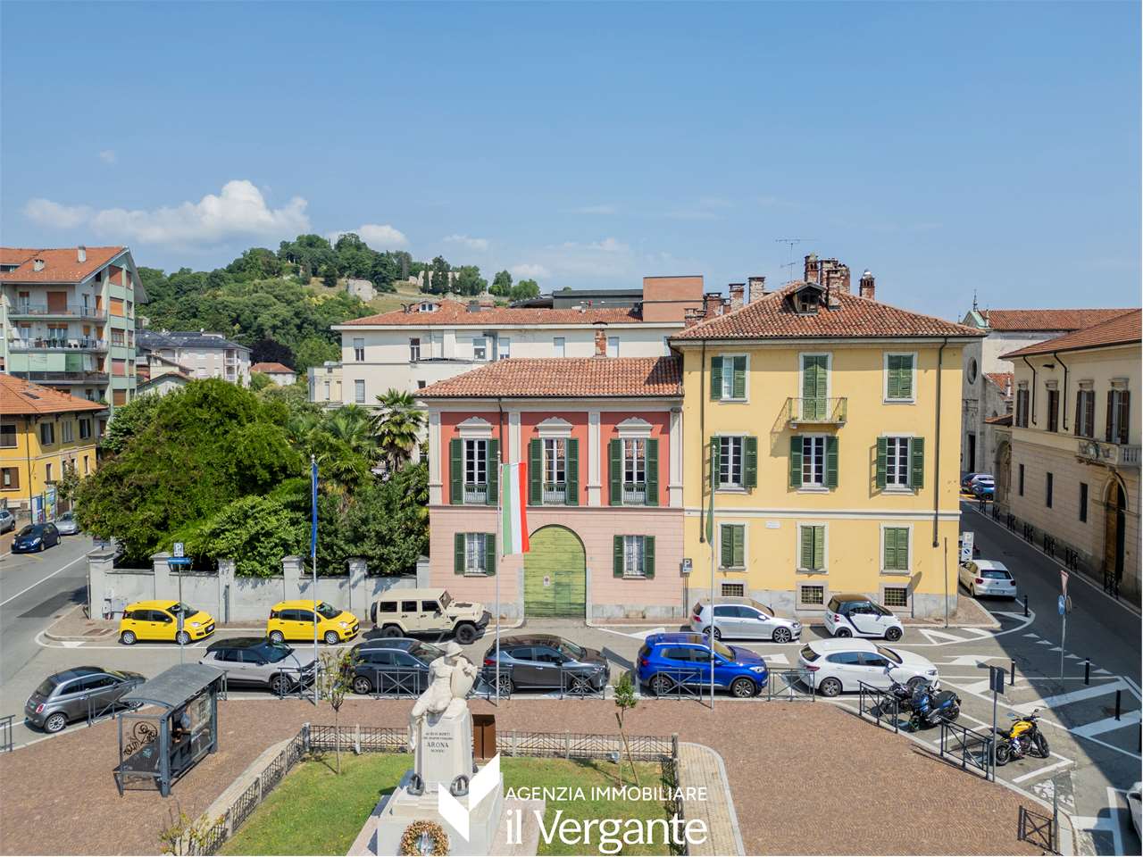 Palazzo storico con giardino
