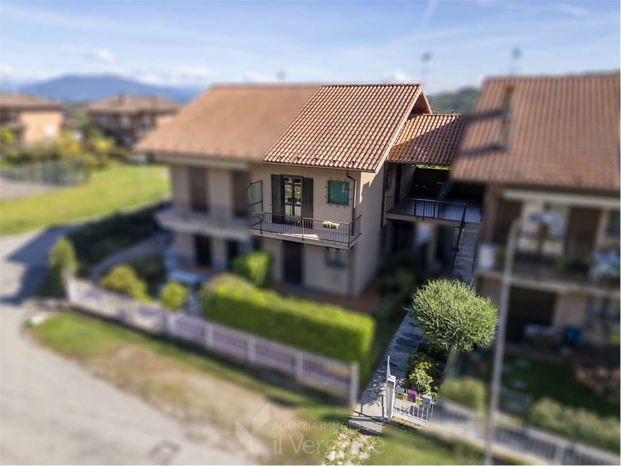 Bright apartment with garage