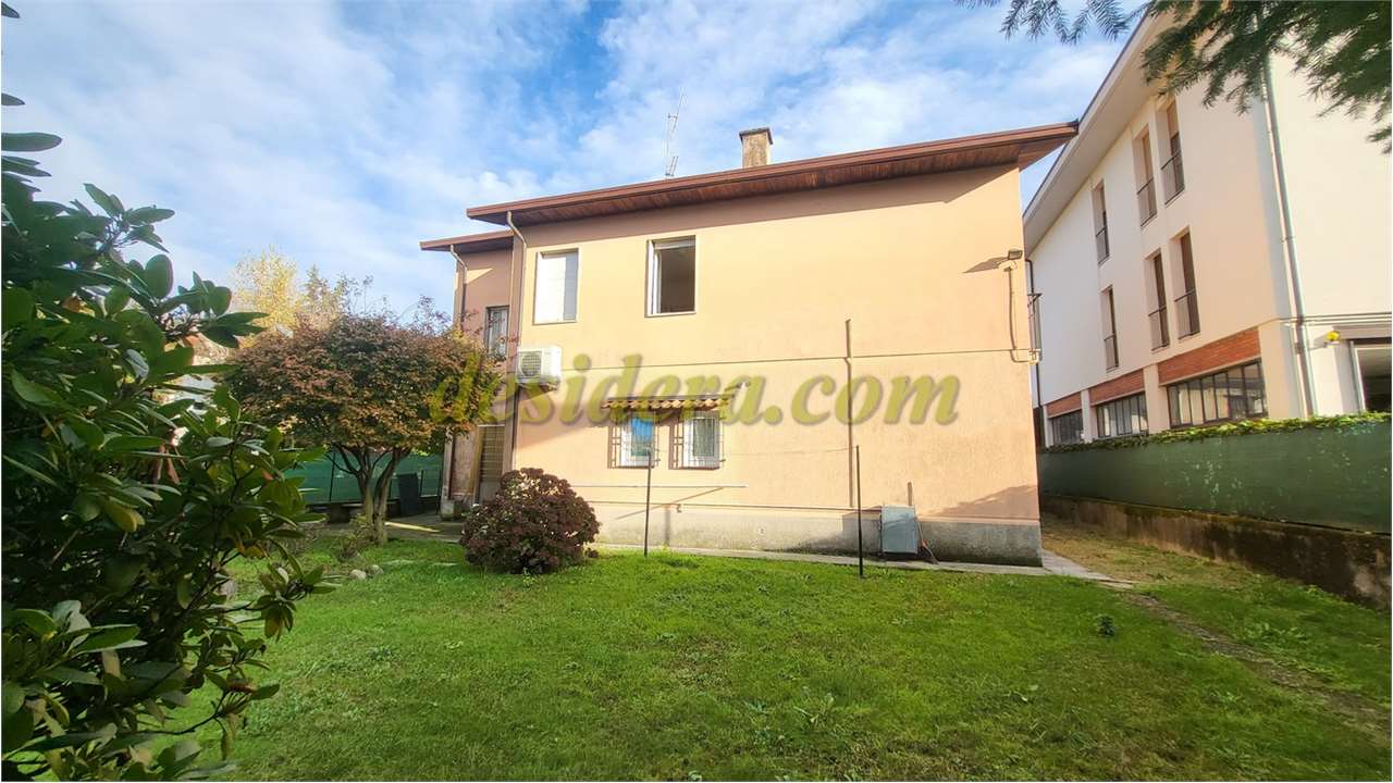 Villa in vendita a Besozzo (VA)