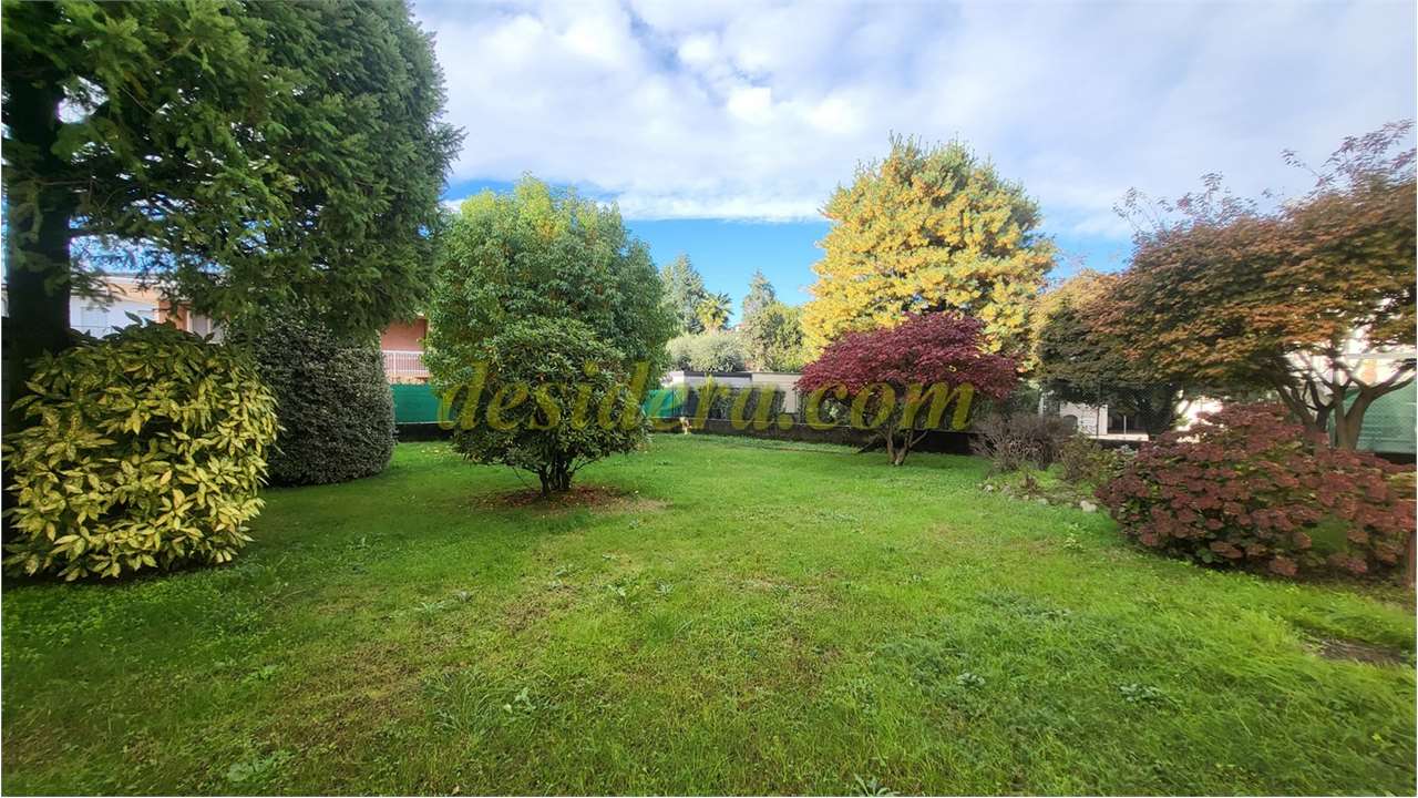 Villa in vendita a Besozzo (VA)