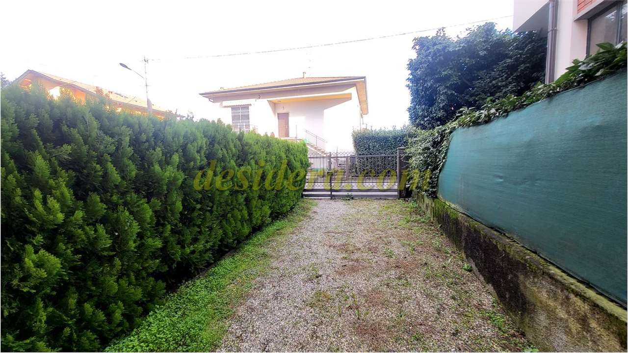 Villa in vendita a Besozzo (VA)