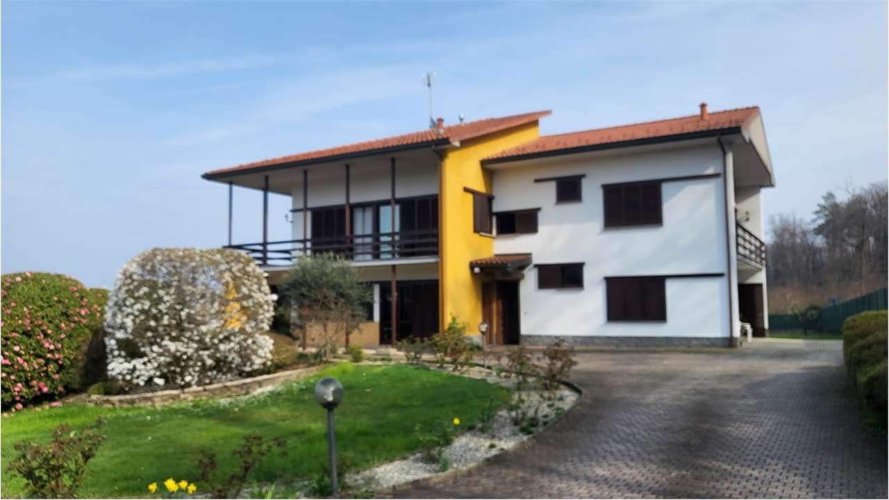 Villa con 2 appartamenti Gattico-Veruno (No)
