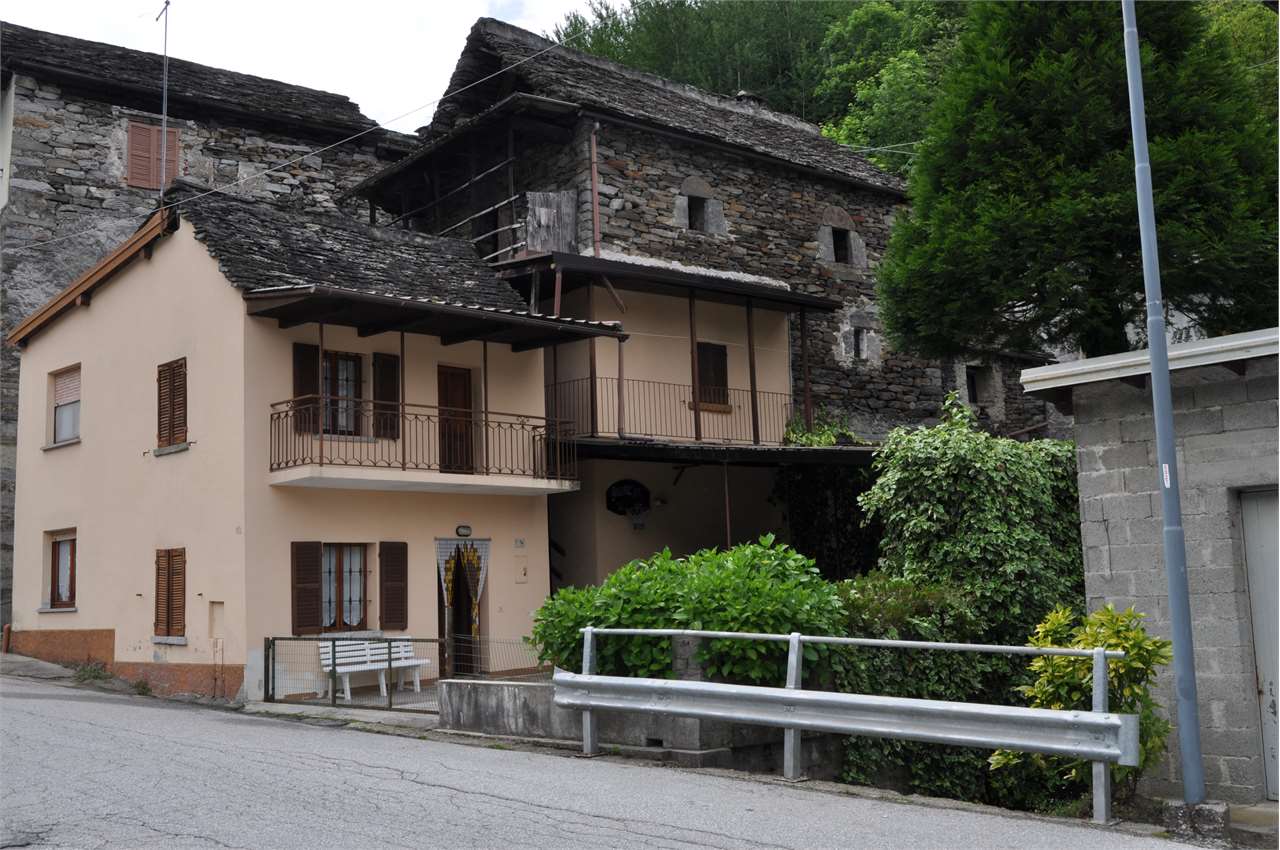 Casa indipendente in vendita a Borgomezzavalle (VB)