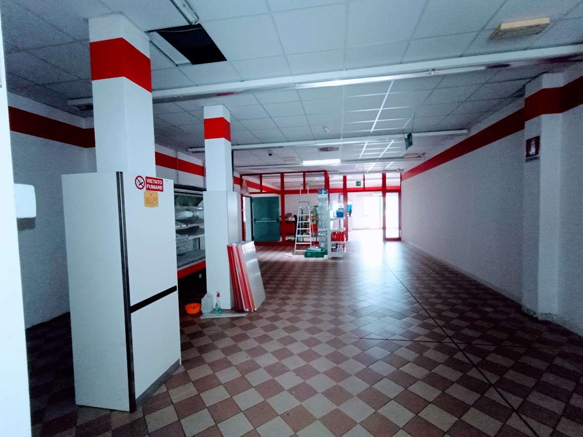 Negozio in vendita a Villadossola (VB)