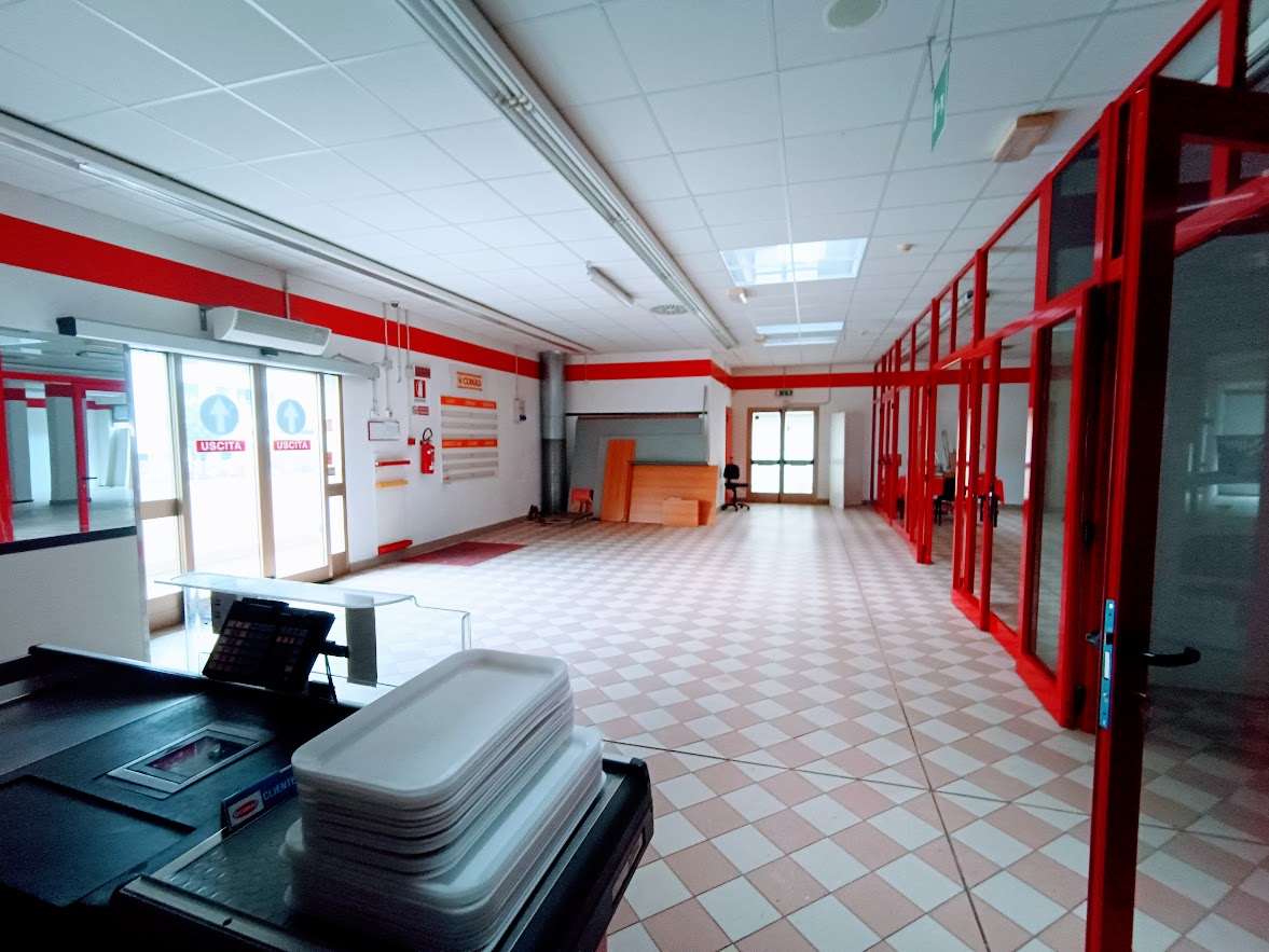 Negozio in vendita a Villadossola (VB)