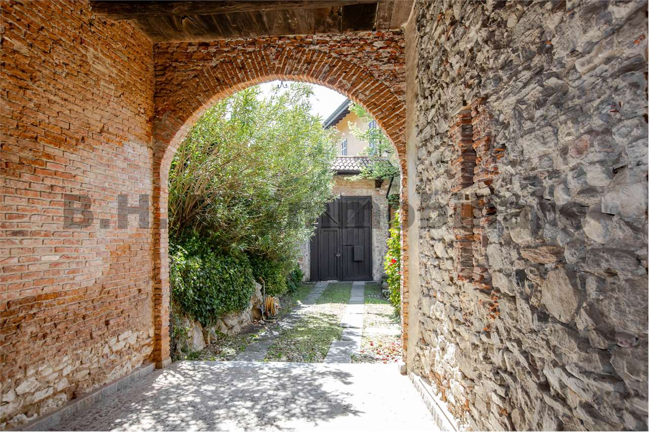 Besozzo Vendita 4 o più locali