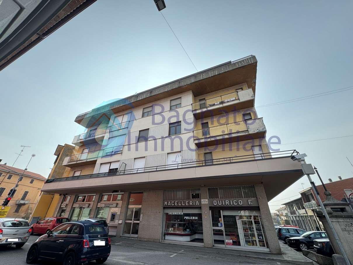 Vendita Trilocale Appartamento Fara Novarese Piazza Mario Porzio Vernino 12 476180