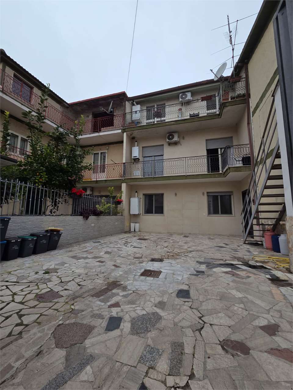 Stabile / Palazzo