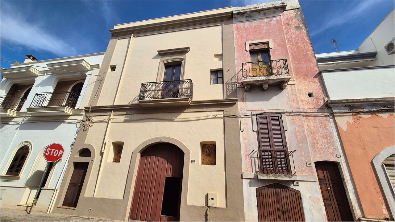 Palazzo in vendita a Sannicola (LE)