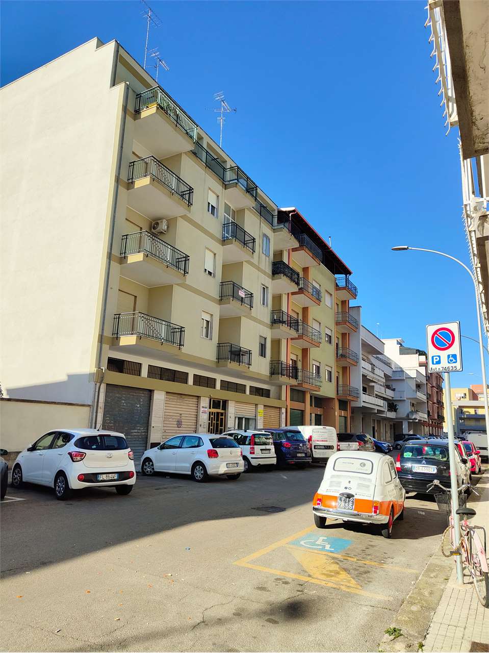 Locale comm.le ampio via perotti a Lecce - foto 8