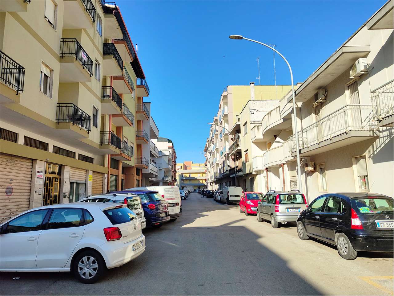 Locale comm.le ampio via perotti a Lecce - foto 7