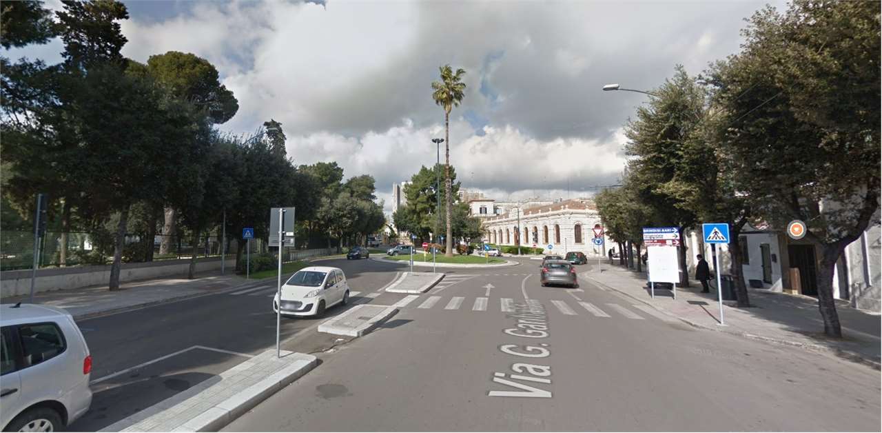 Locale commerciale con grandi vetrine a Lecce - foto 2