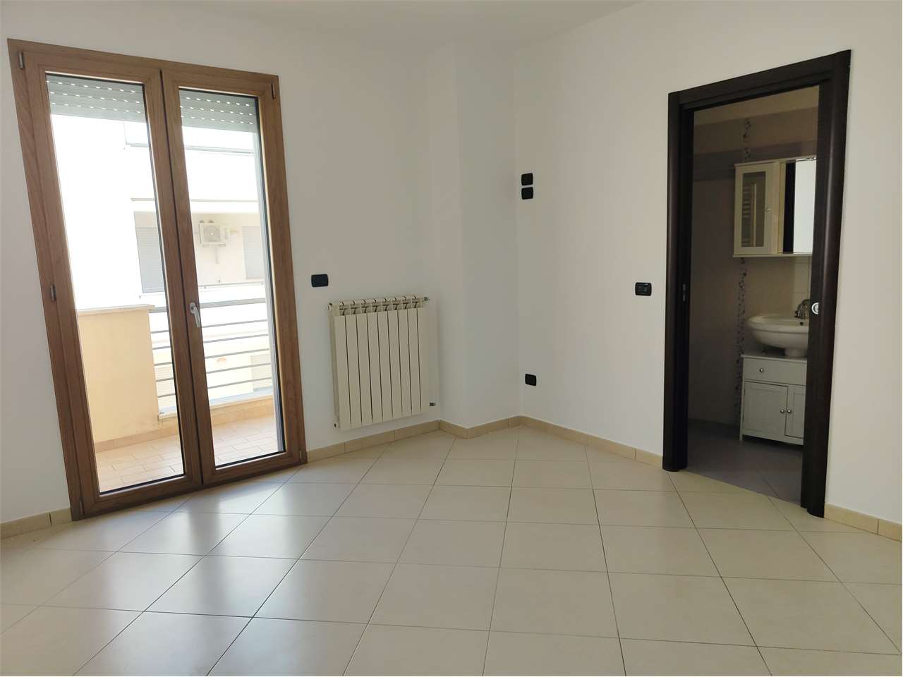 Lecce – comparto 35 | Ampio e luminoso appartamento in vendita a Lecce - foto 3