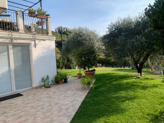 Foto appartamento in affitto a Rovereto (Trento)