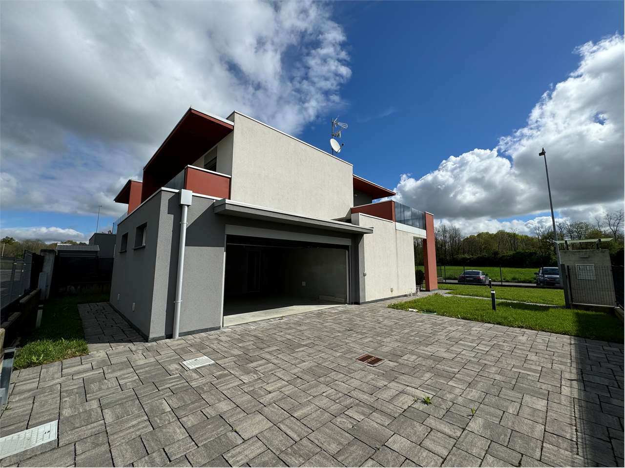Villa in vendita a Oltrona Di San Mamette (CO)