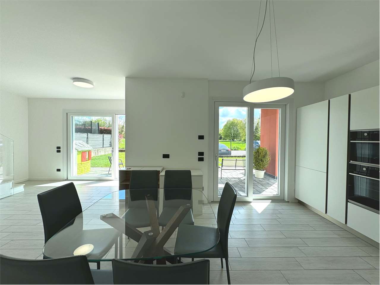 Villa in vendita a Oltrona Di San Mamette (CO)