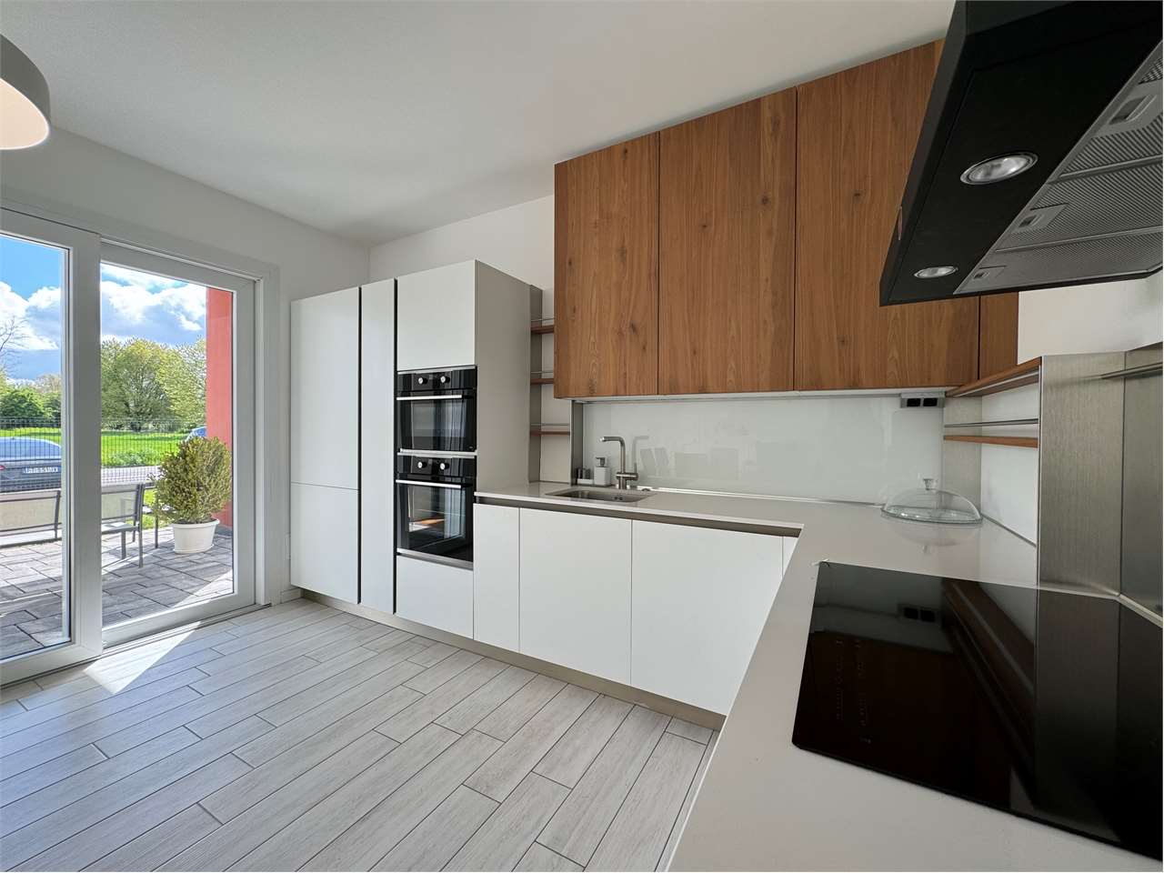 Villa in vendita a Oltrona Di San Mamette (CO)