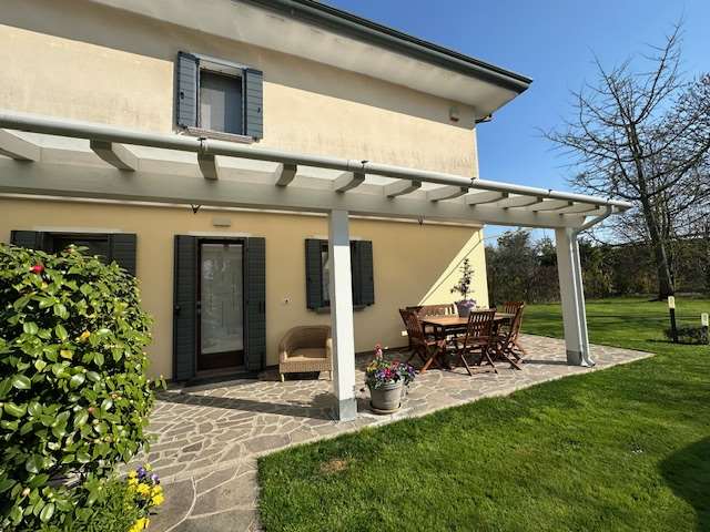 Villa in Vendita